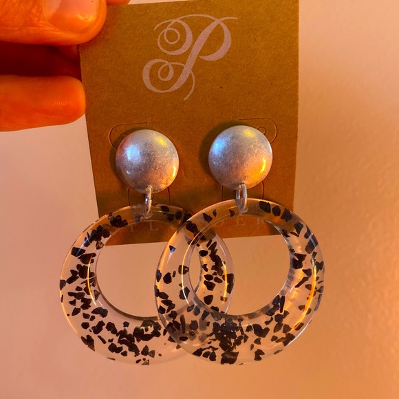 Retired Plunder Earrings 🤍 - Picture 2 of 2